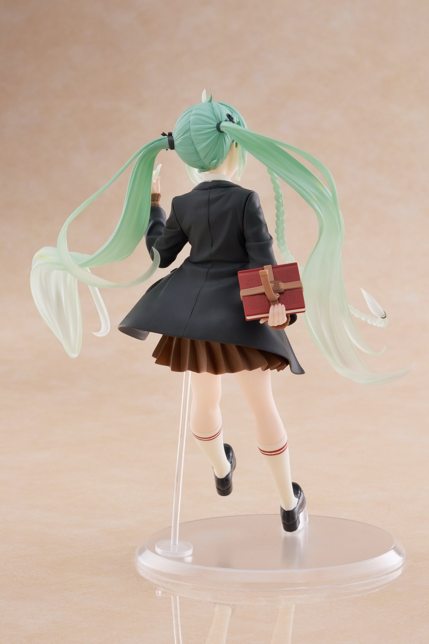 13-05-2025 Taito - 初音未來 時裝人偶 名校時裝 (Preppy Ver.) Y1900 PVC