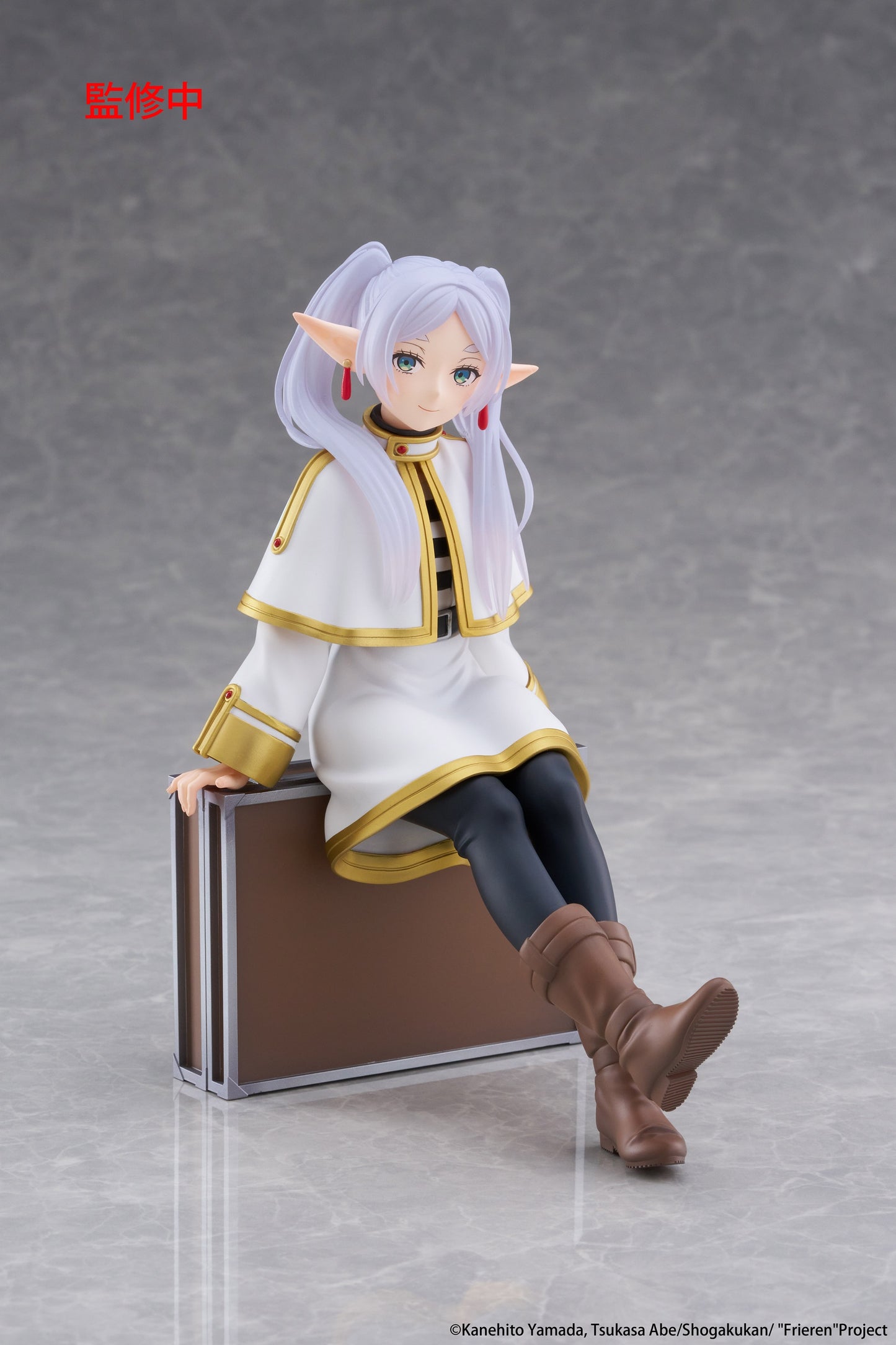 29-07-2025 TAITO -Frieren: Beyond Journey's End Desktop Cute Figure - Frieren (Trunk Case Ver.)《葬送的芙莉蓮》Desktop Cute Figure - 芙莉蓮 ~行李箱造型~ Y2300 PVC