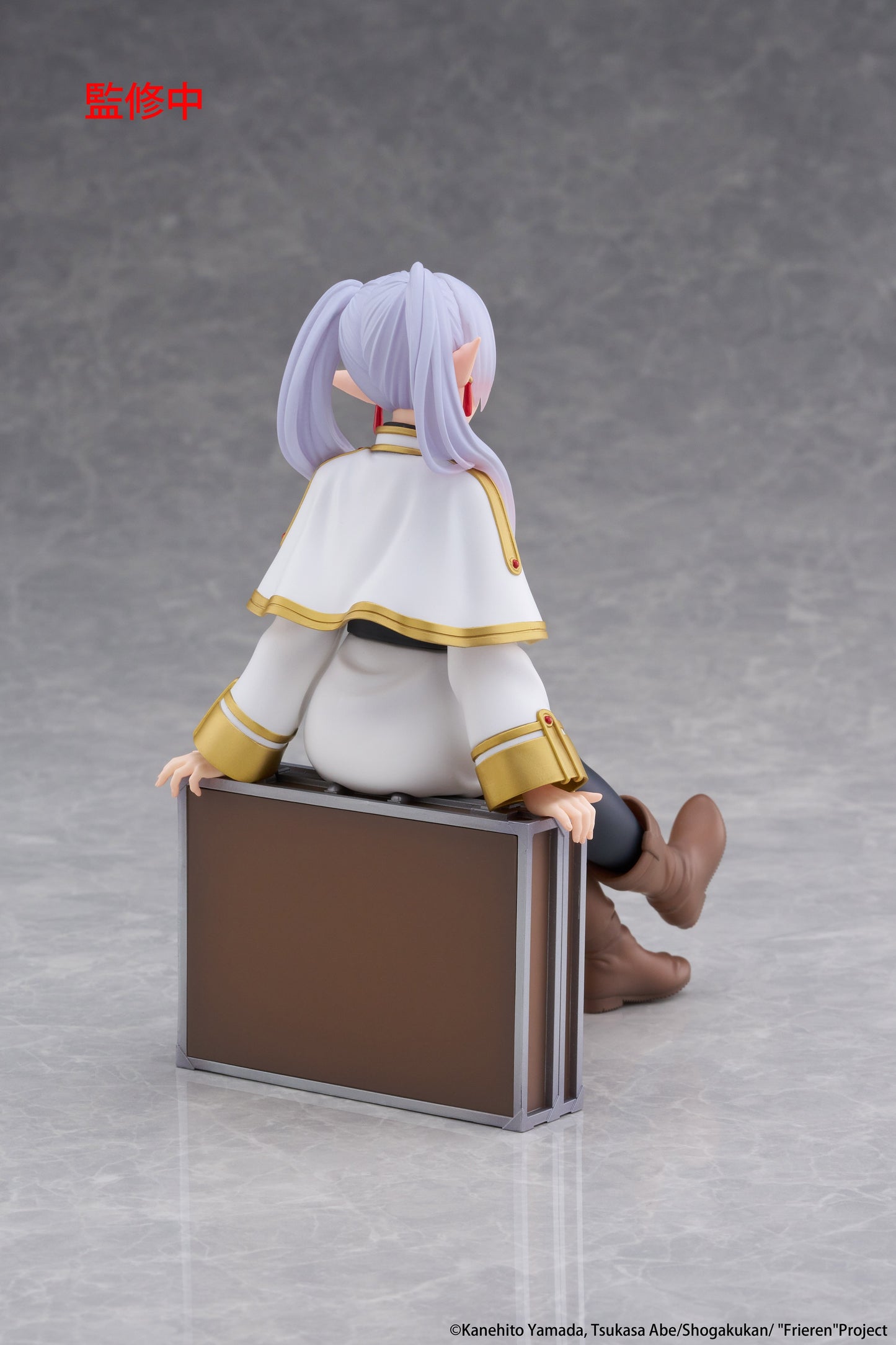 29-07-2025 TAITO -Frieren: Beyond Journey's End Desktop Cute Figure - Frieren (Trunk Case Ver.)《葬送的芙莉蓮》Desktop Cute Figure - 芙莉蓮 ~行李箱造型~ Y2300 PVC
