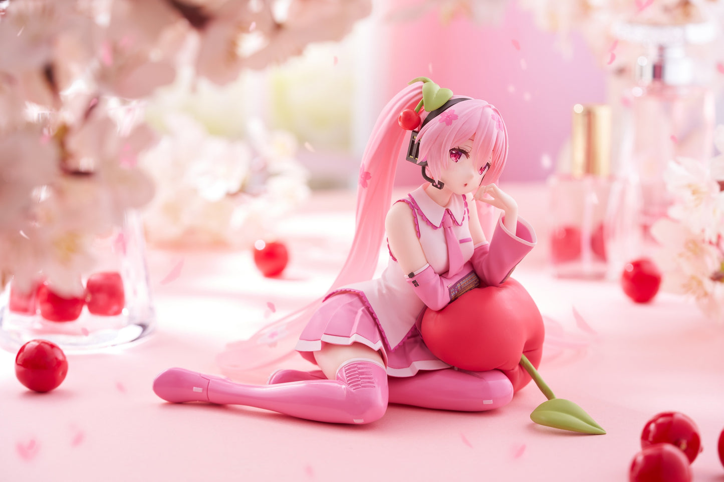 07-01-2025 TAITO - 櫻花初音未來 Desktop Cute Figure (櫻桃座墊Ver.) Y2100 PVC