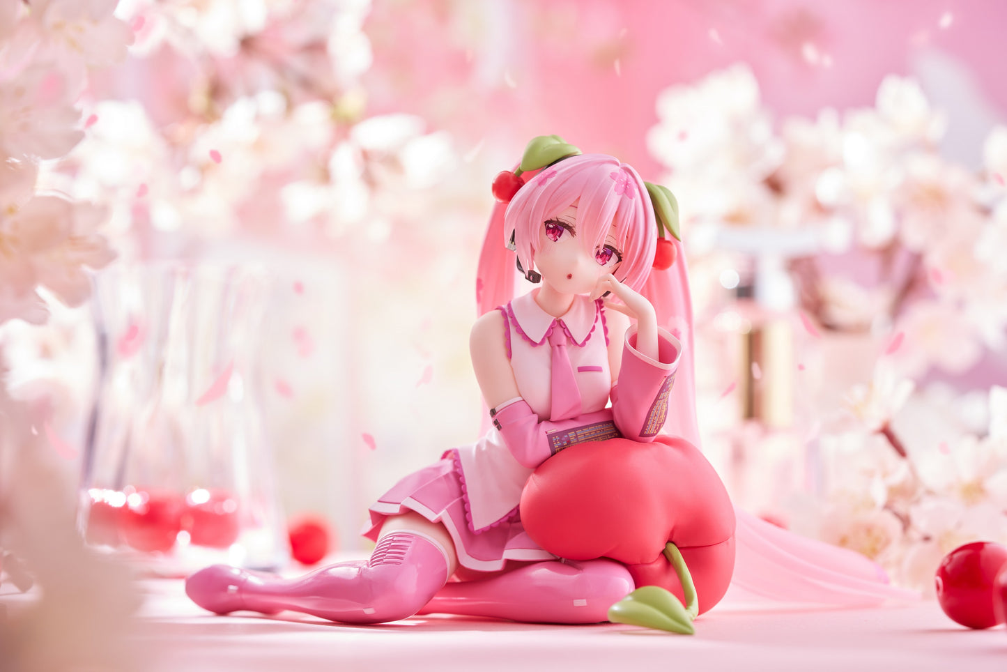 07-01-2025 TAITO - 櫻花初音未來 Desktop Cute Figure (櫻桃座墊Ver.) Y2100 PVC