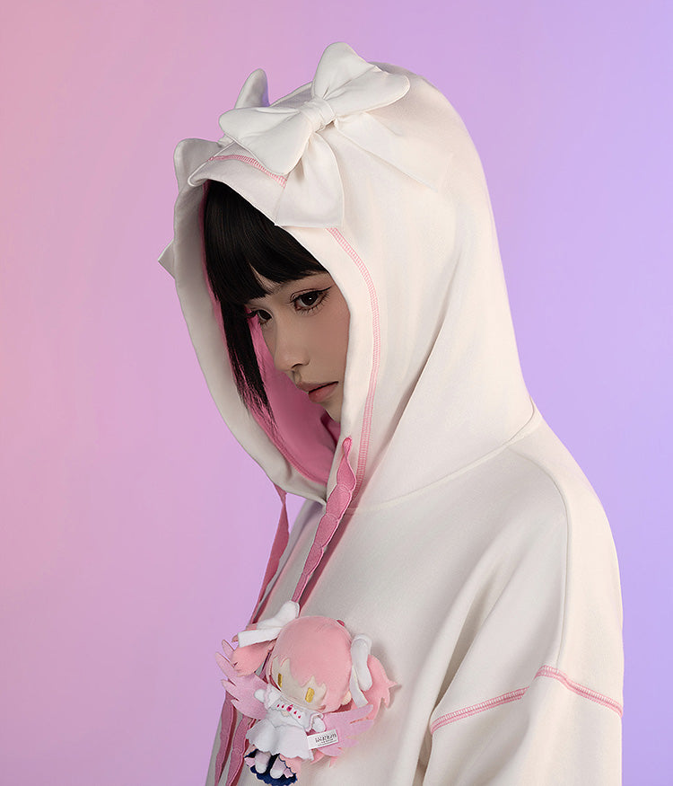 08-04-2026 Good Smile Moment - 劇場版《魔法少女小圓[新篇]叛逆物語》連帽衫 最終型態鹿目圓 [**附角色專屬玩偶，可裝在胸前或背上**] Y7500