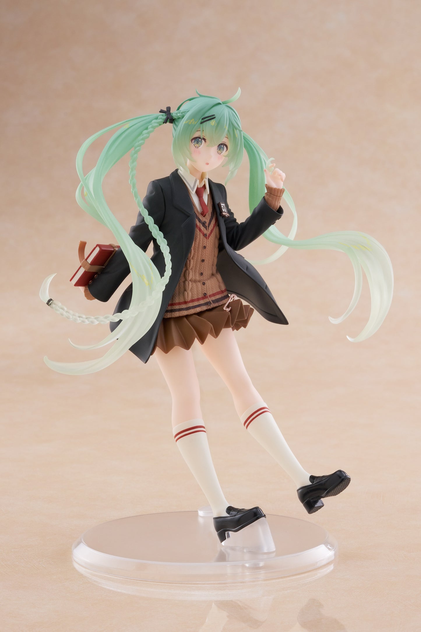 13-05-2025 Taito - 初音未來 時裝人偶 名校時裝 (Preppy Ver.) Y1900 PVC