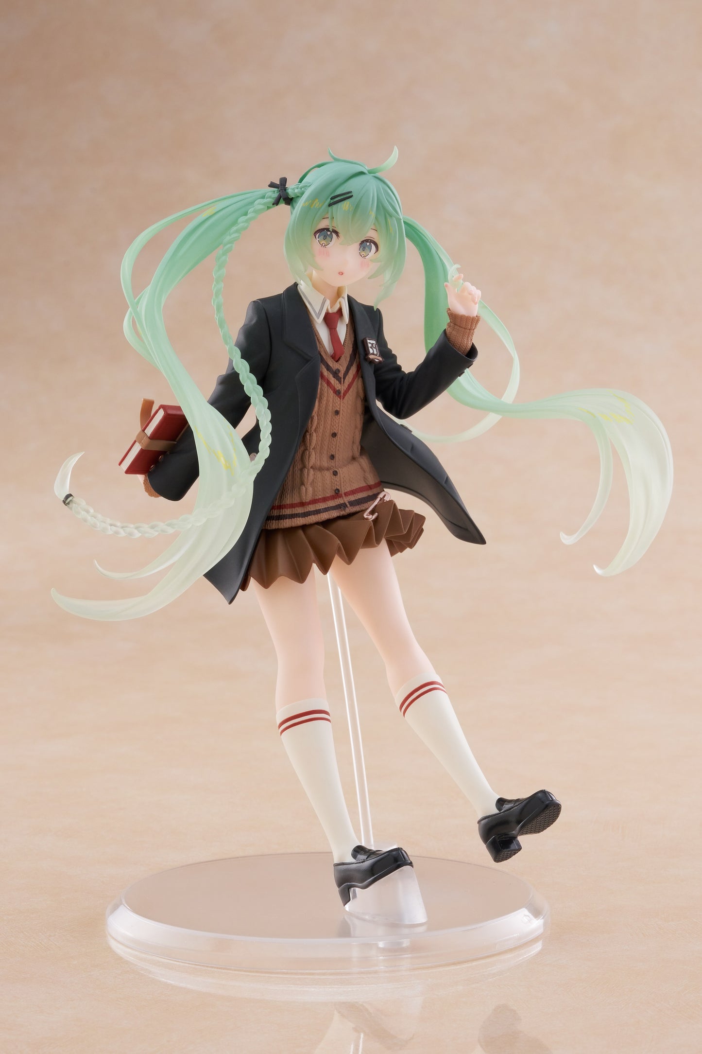 13-05-2025 Taito - 初音未來 時裝人偶 名校時裝 (Preppy Ver.) Y1900 PVC
