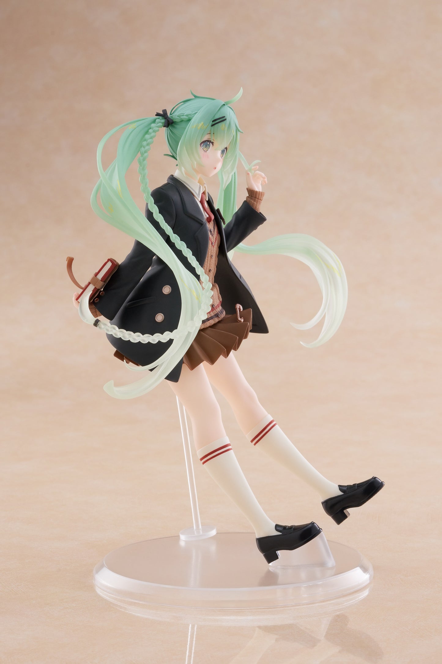 13-05-2025 Taito - 初音未來 時裝人偶 名校時裝 (Preppy Ver.) Y1900 PVC