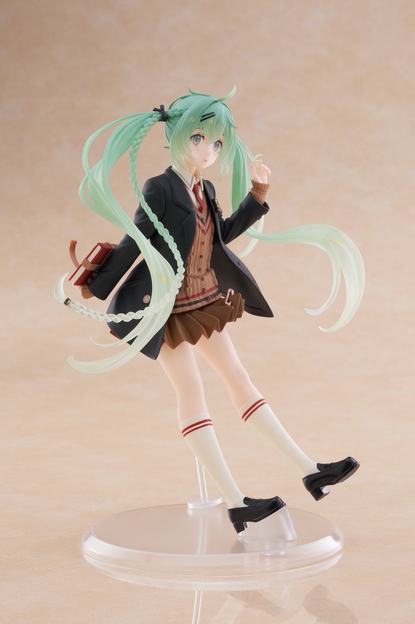 13-05-2025 Taito - 初音未來 時裝人偶 名校時裝 (Preppy Ver.) Y1900 PVC