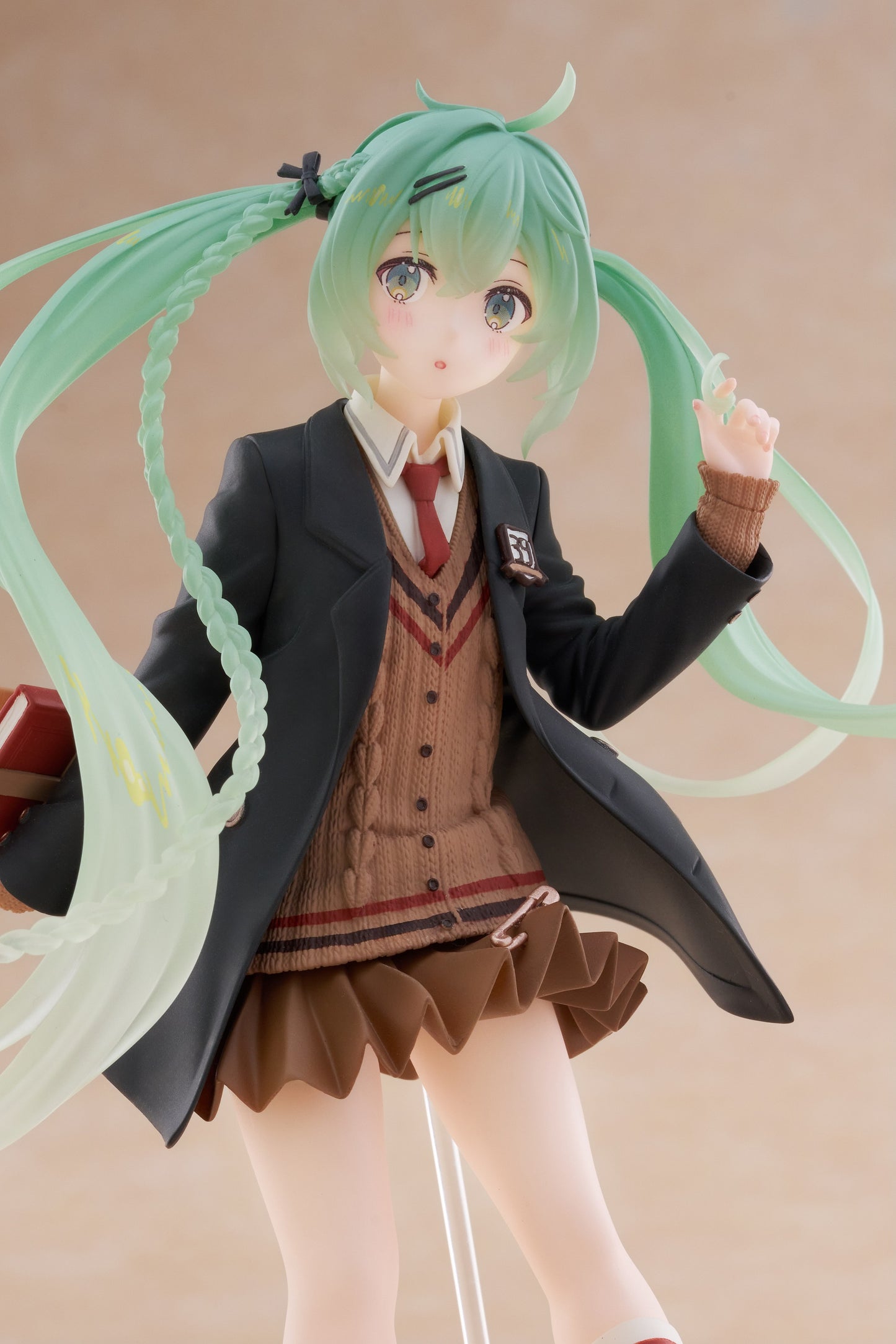 13-05-2025 Taito - 初音未來 時裝人偶 名校時裝 (Preppy Ver.) Y1900 PVC