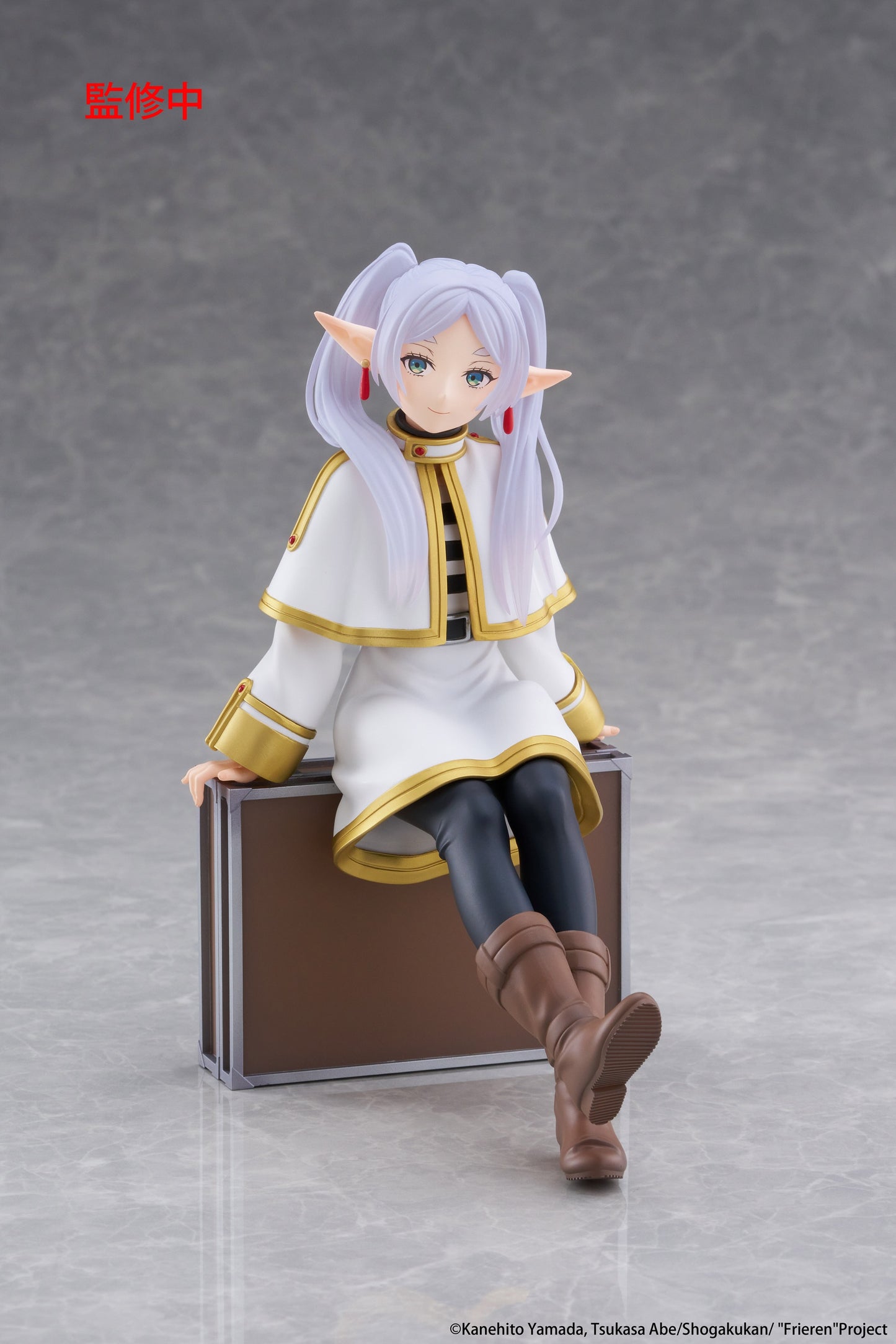 29-07-2025 TAITO -Frieren: Beyond Journey's End Desktop Cute Figure - Frieren (Trunk Case Ver.)《葬送的芙莉蓮》Desktop Cute Figure - 芙莉蓮 ~行李箱造型~ Y2300 PVC