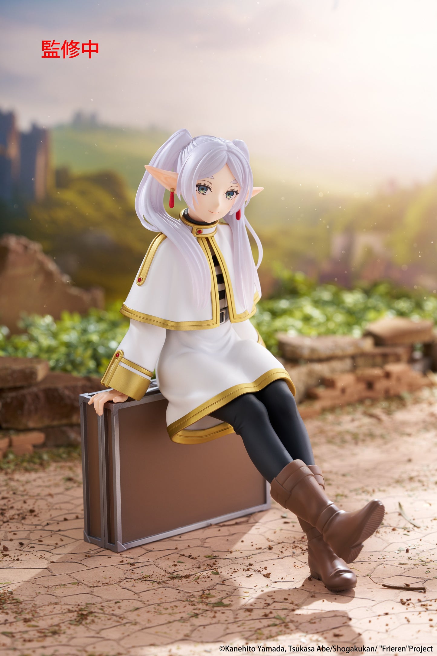 14-04-2026 TAITO -《葬送的芙莉蓮》Desktop Cute - 芙莉蓮 (旅行箱ver.) (再販) Y2500 PVC